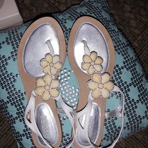 Kenneth Cole silver and Daisy petal sandals